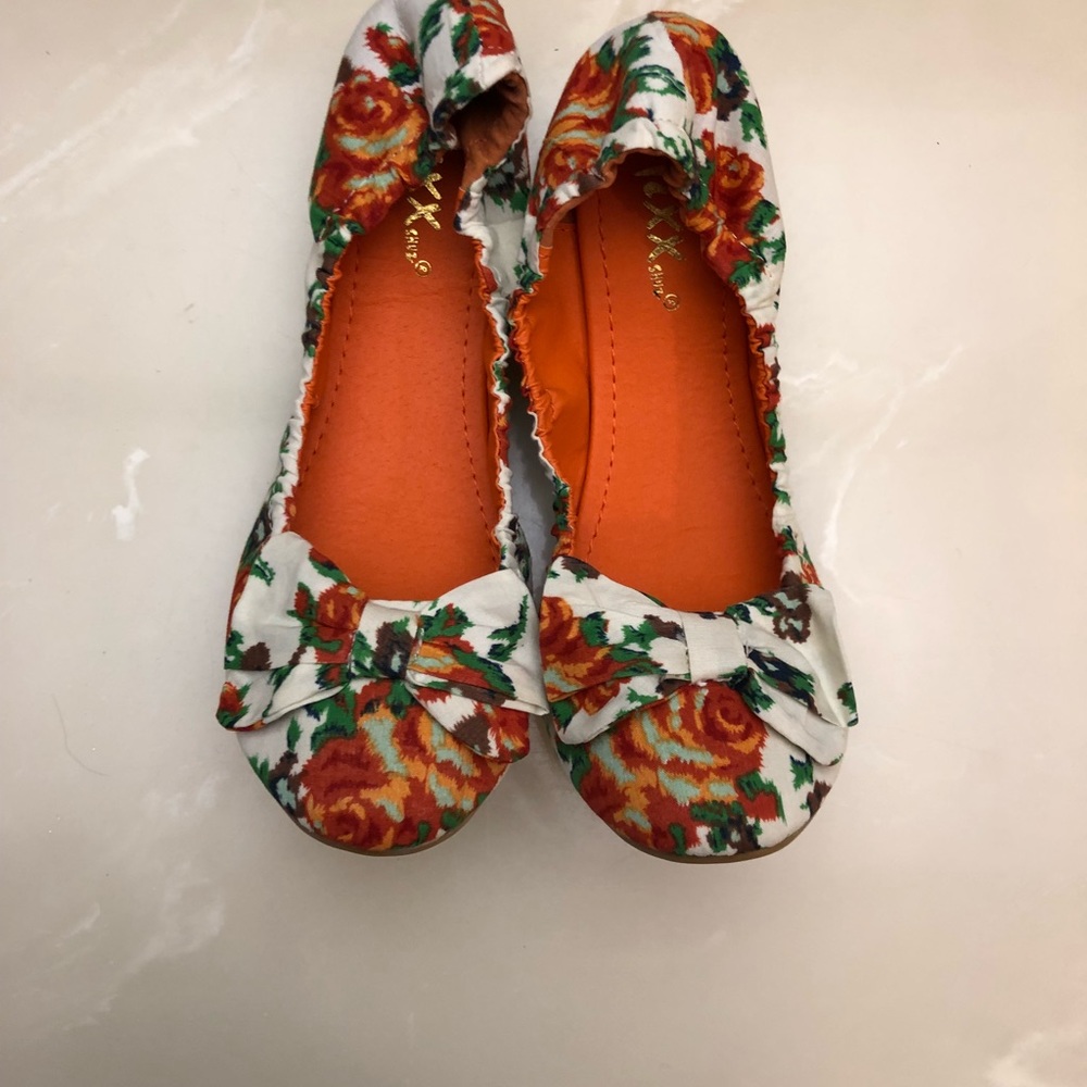 Mixx flats never worn. Brand new In box size 7.5